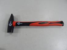 Молоток с ручкой из фибергласса 300Г (пр-во INTERTOOL) HT-0203